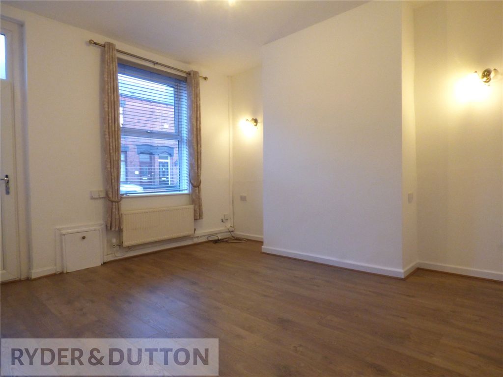 Property photo 3 of 10 Lounge