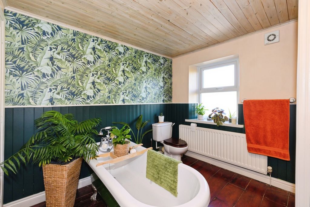 Property photo 3 of 12 Bathroom