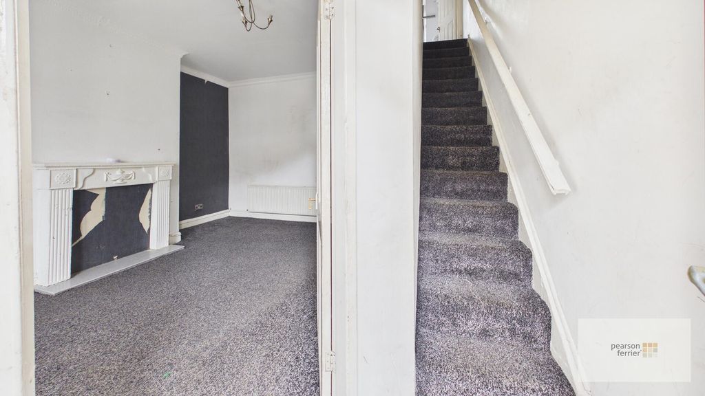 Property photo 2 of 10 Entrance