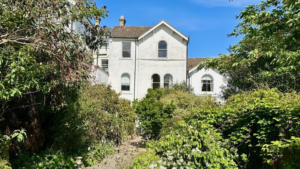 Property photo 1 of 30