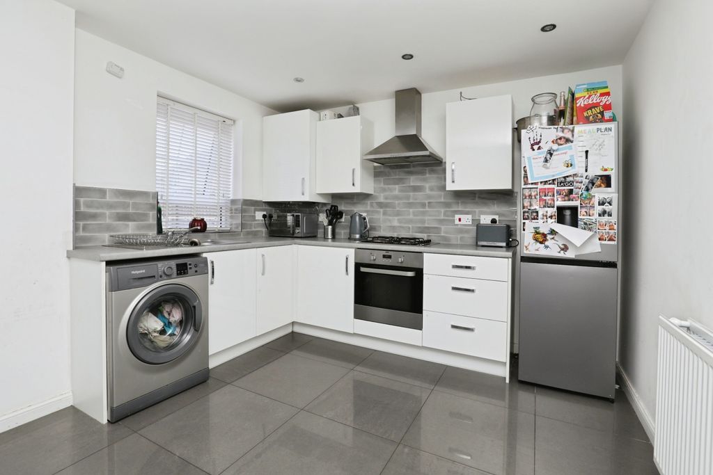 Property photo 2 of 25