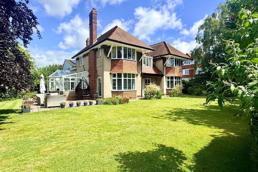 Property photo 1 of 14 External