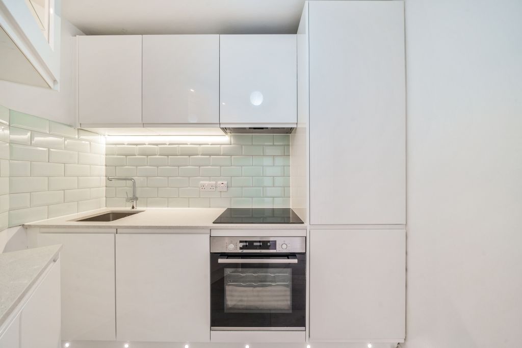 Property photo 2 of 8 Kitchen