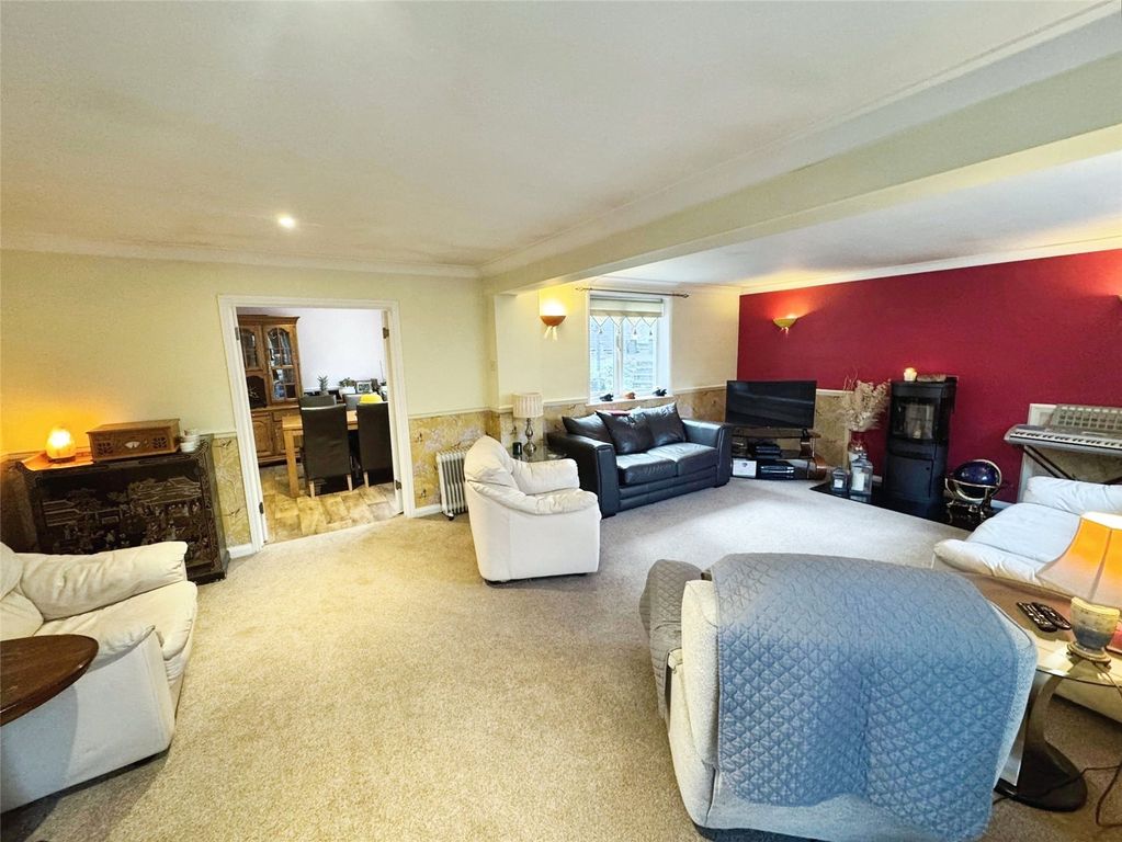 Property photo 2 of 17 Lounge