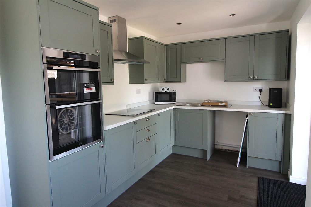 Property photo 3 of 12 Kitchen Diner