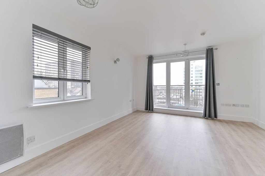 Property photo 3 of 15