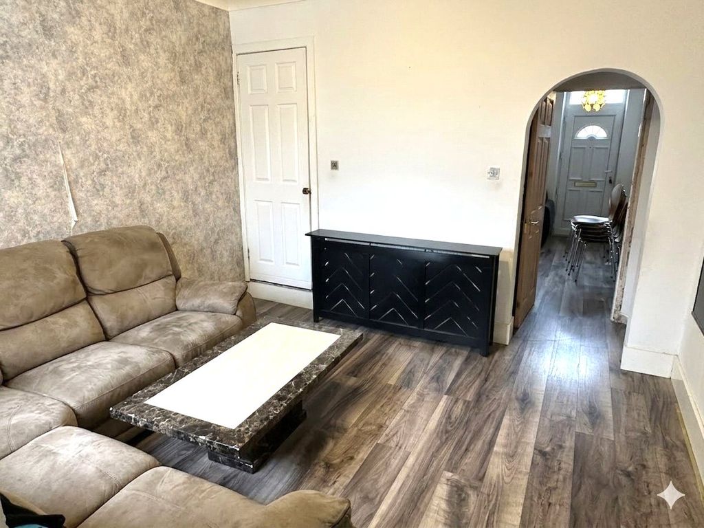 Property photo 3 of 11 Picture No. 15