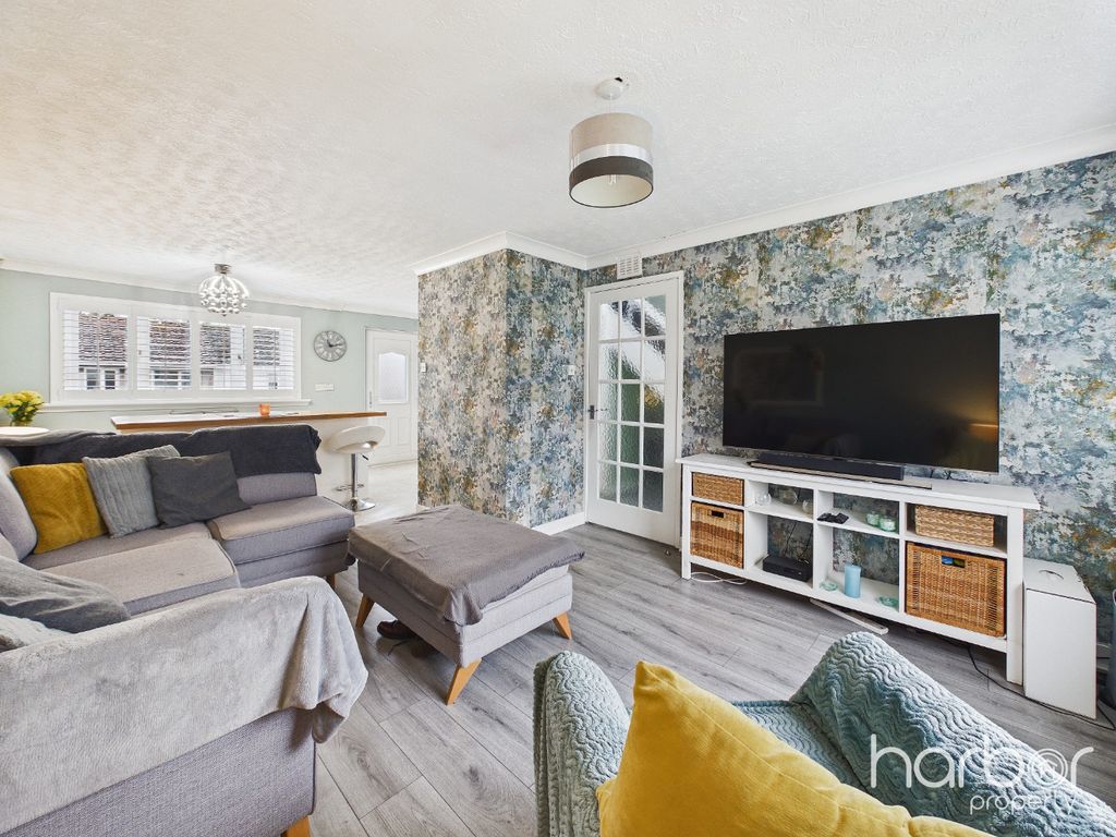 Property photo 3 of 16 4872006