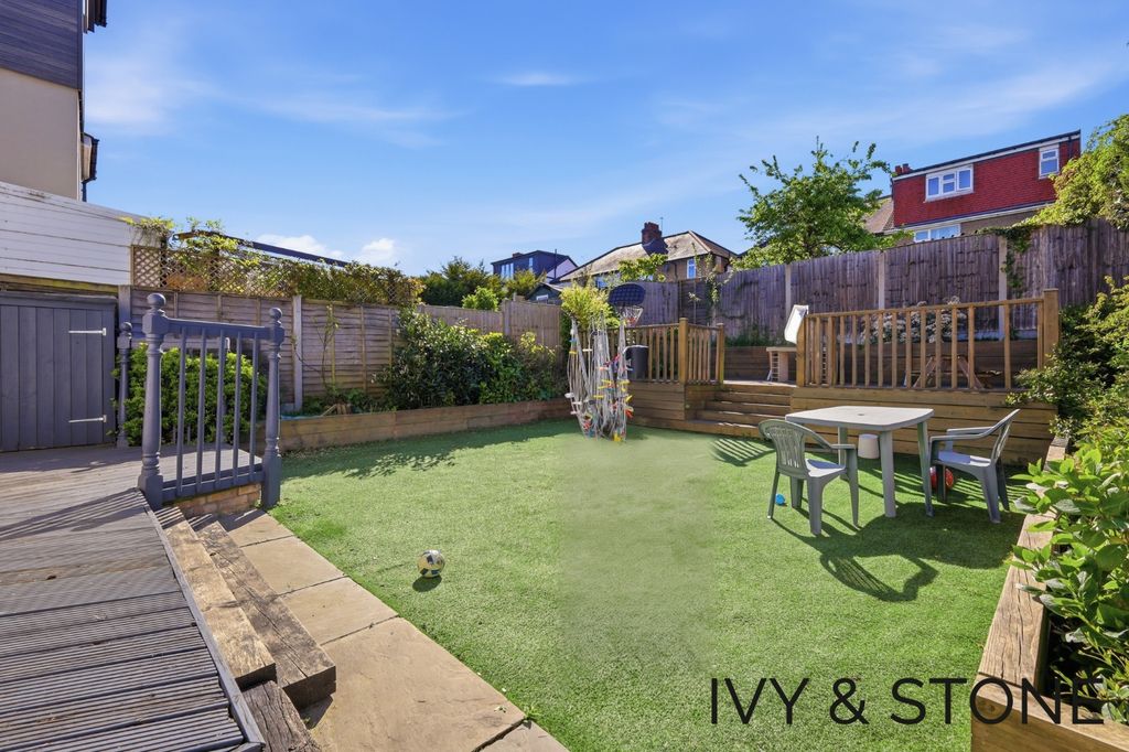 Property photo 2 of 27 4919742