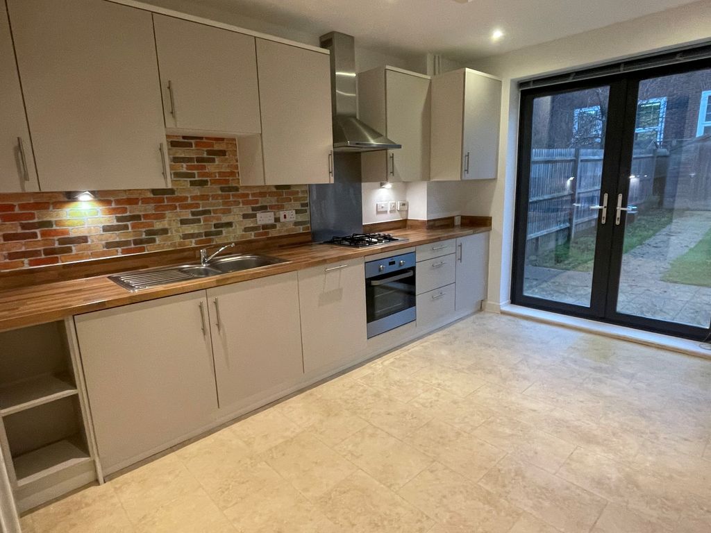 Property photo 3 of 9 Kitchen