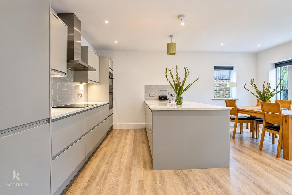 Property photo 3 of 81 3.Jpg