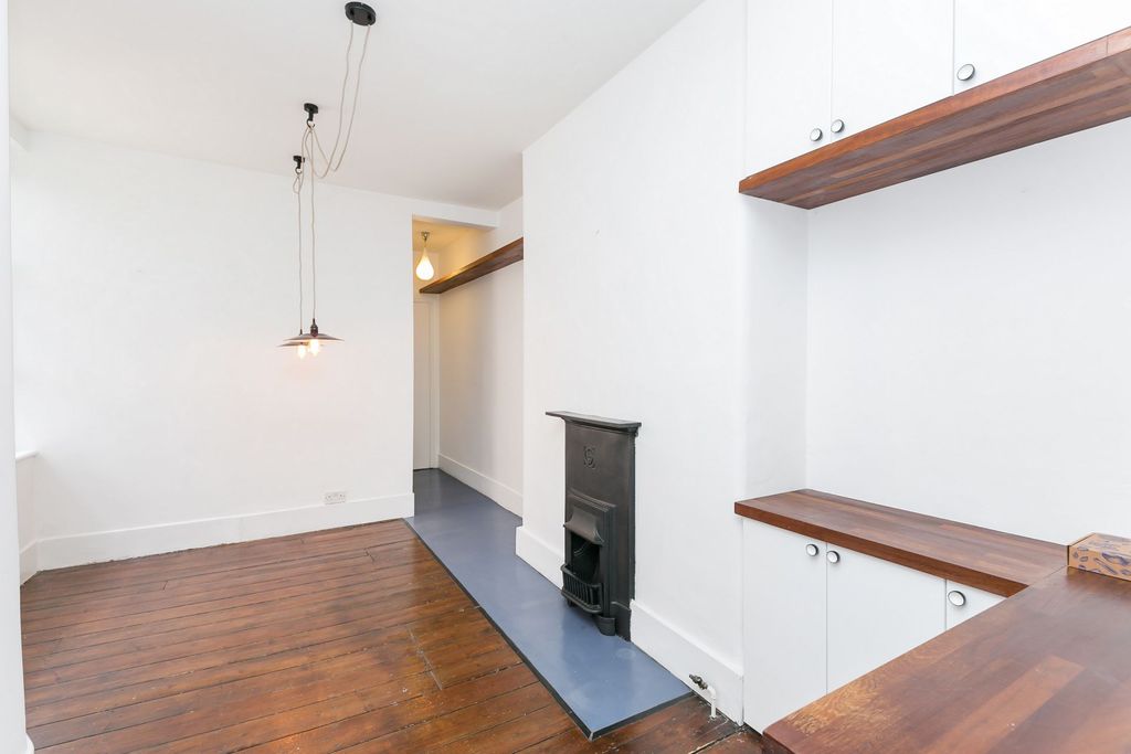 Property photo 3 of 12 Photo 4