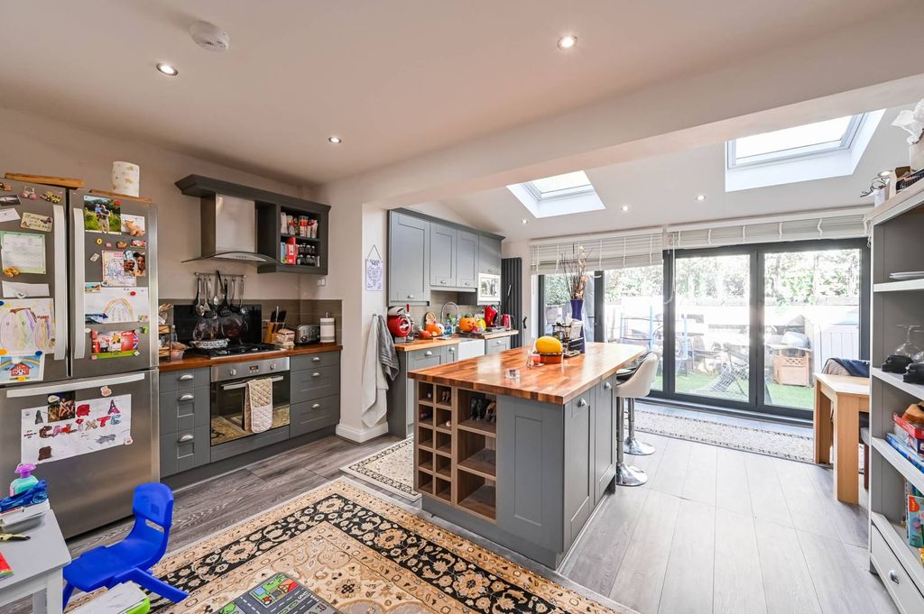 Property photo 1 of 21