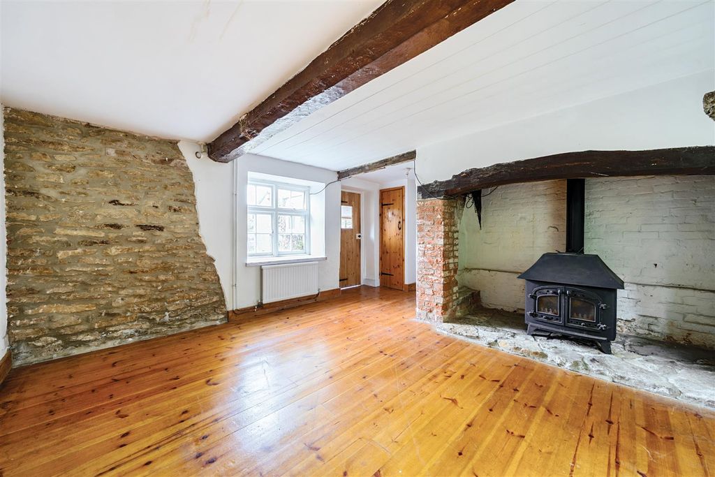 Property photo 2 of 22 Sitting Room