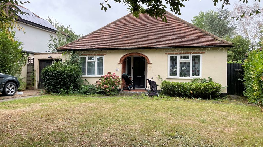 Property photo 1 of 4 Outside &amp; Front Garden