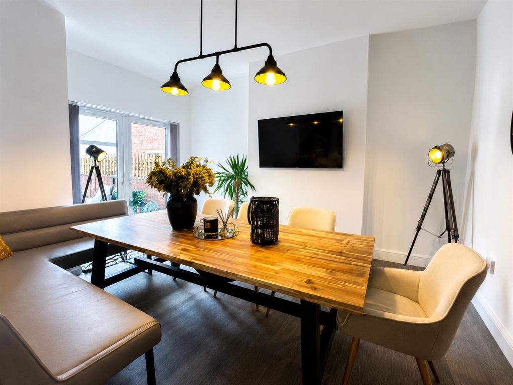 Property photo 3 of 13 Dining Room