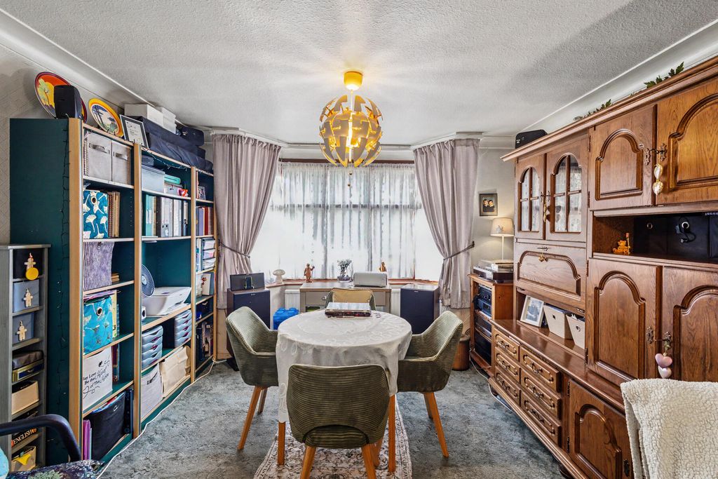 Property photo 2 of 11 Ring Road - Dining Room