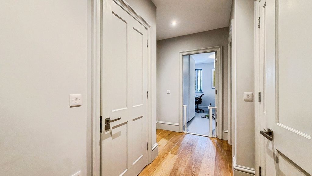 Property photo 3 of 21 Pbox-Img.Jpg