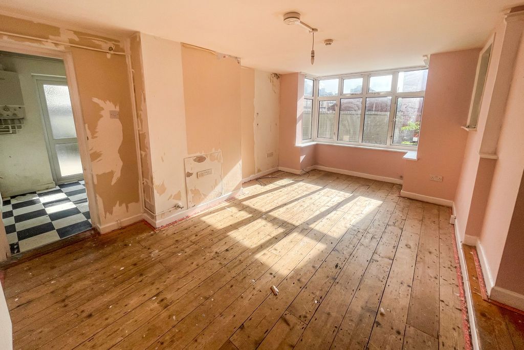 Property photo 2 of 16 Flat 2, 49 Roseberry Road, Redfield, Bristol, Bs5 9Qd