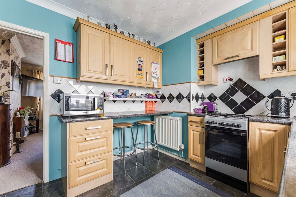 Property photo 3 of 18