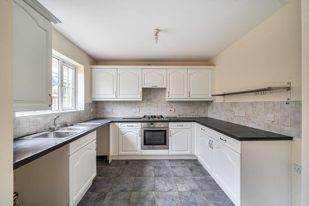 Property photo 2 of 19 Kitchen