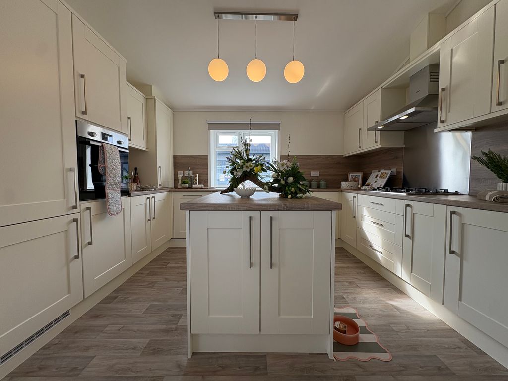 Property photo 2 of 15 Kitchen