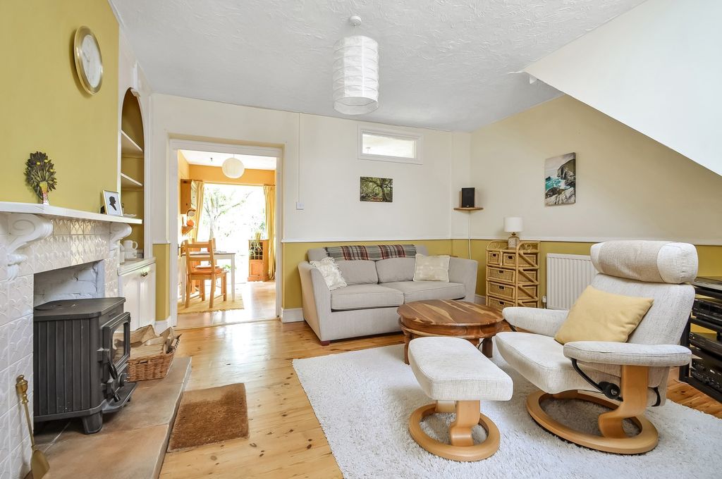 Property photo 3 of 18 Lounge