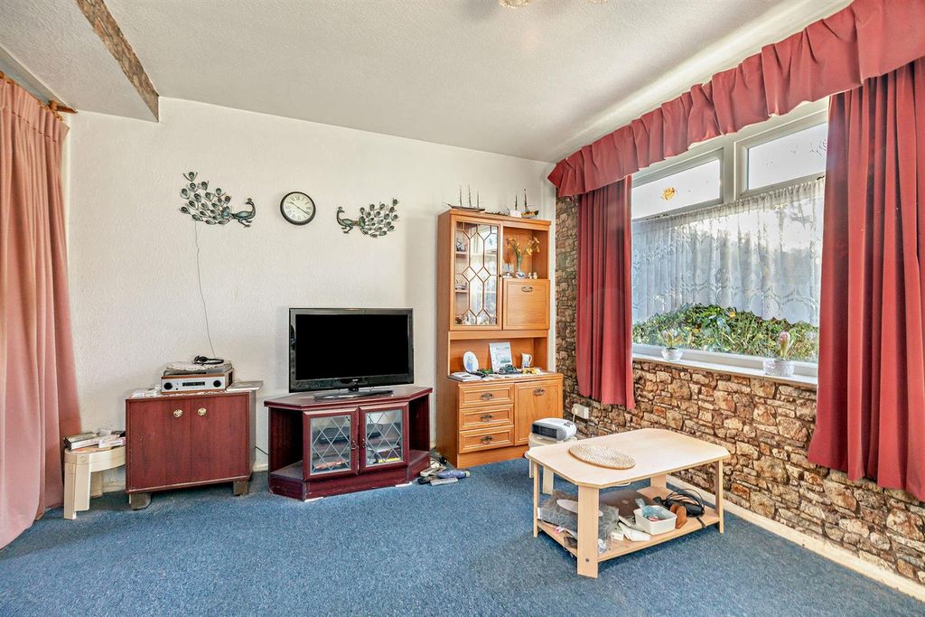 Property photo 2 of 8 8671092-Interior12-800.Jpg