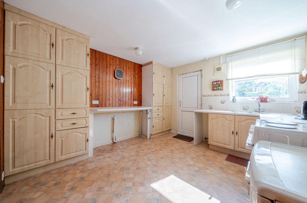 Property photo 3 of 12 1463707-14-6A1013...
