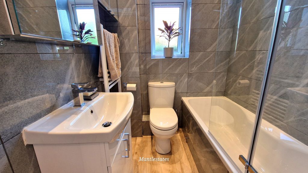 Property photo 2 of 13 Bathroom