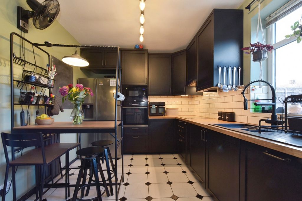 Property photo 3 of 17 Photo