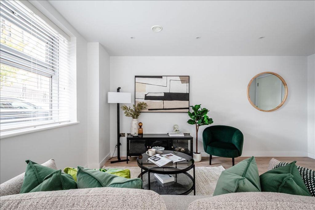 Property photo 3 of 17