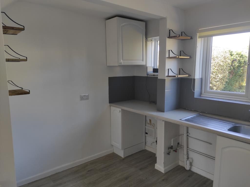 Property photo 3 of 9 Kitchen