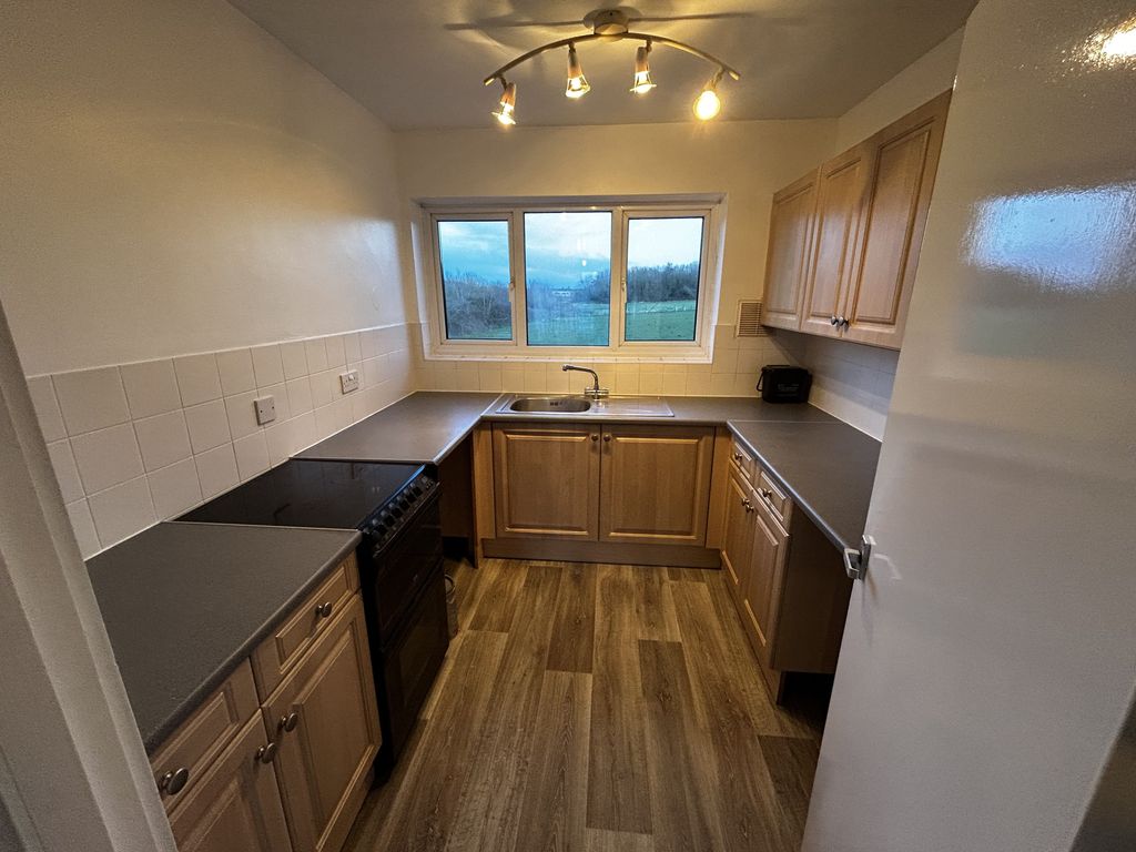 Property photo 3 of 9 Kitchen