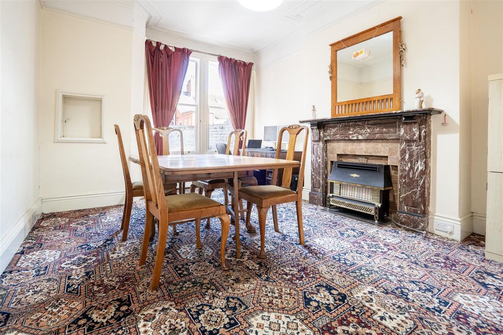 Property photo 3 of 9 Dining Room