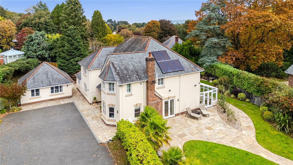 Property photo 1 of 25 Amberley Grange