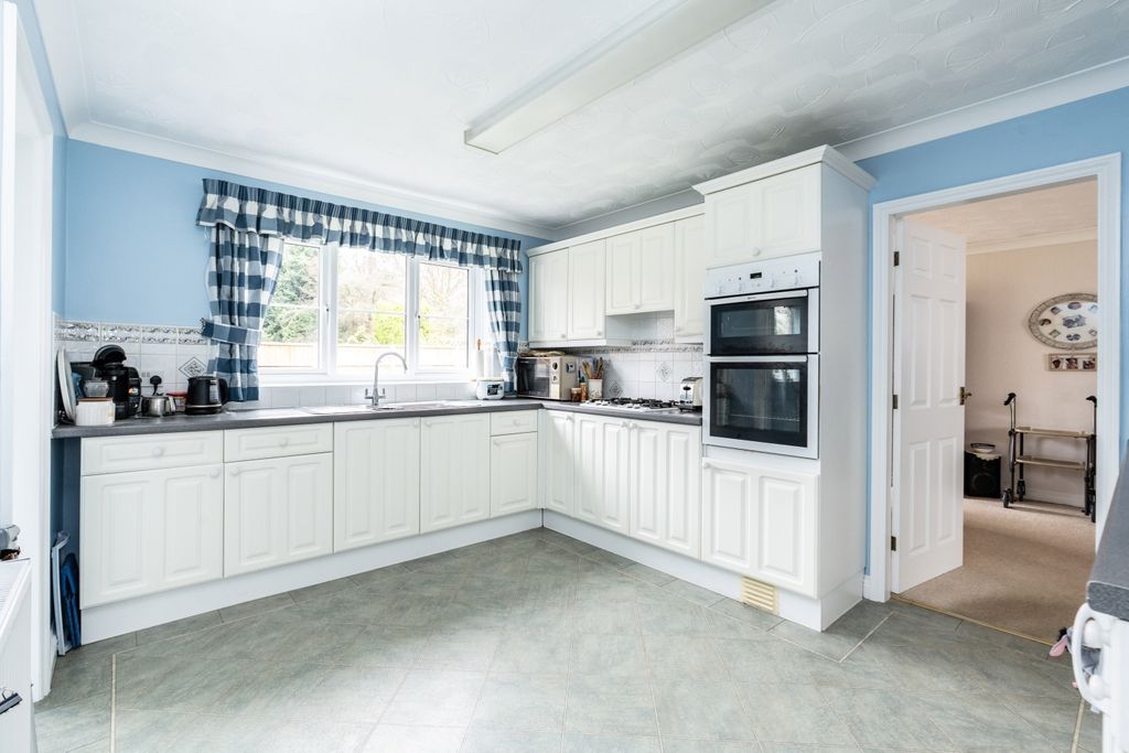 Property photo 3 of 20 Kitchen