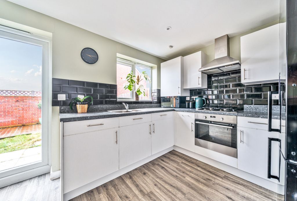 Property photo 3 of 16 Kitchen/Diner