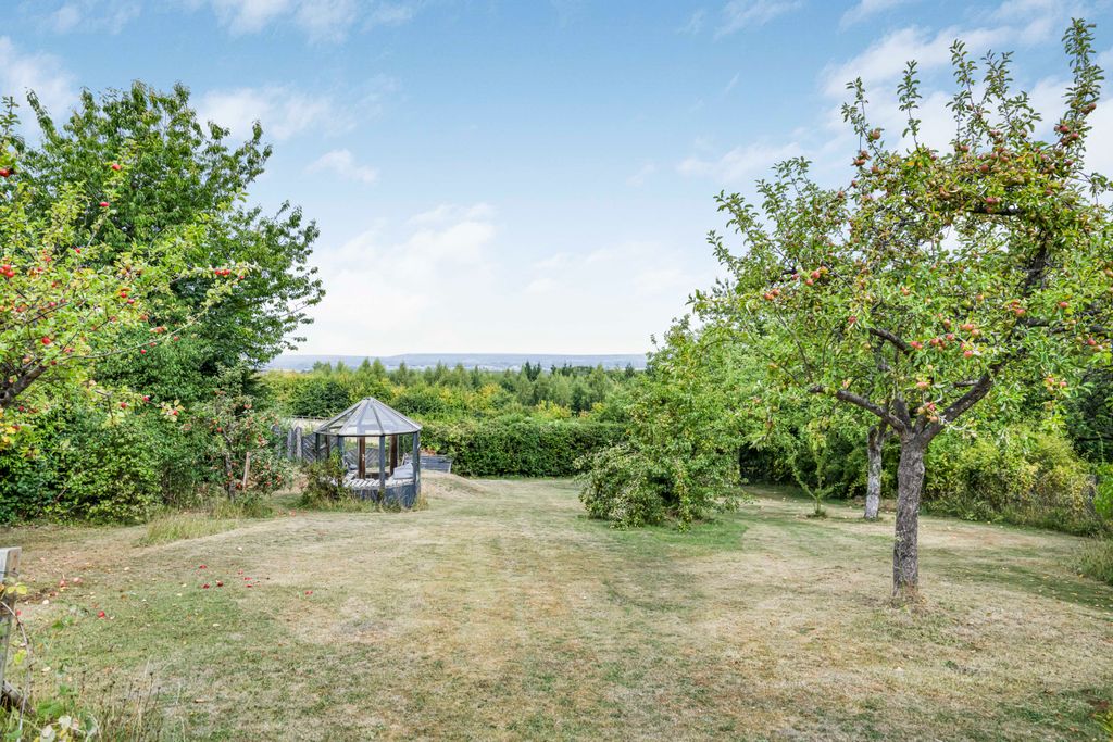 Property photo 2 of 29 Garden