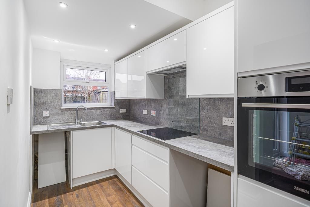 Property photo 3 of 10 Kitchen