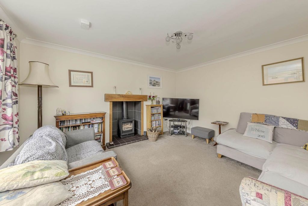 Property photo 2 of 32