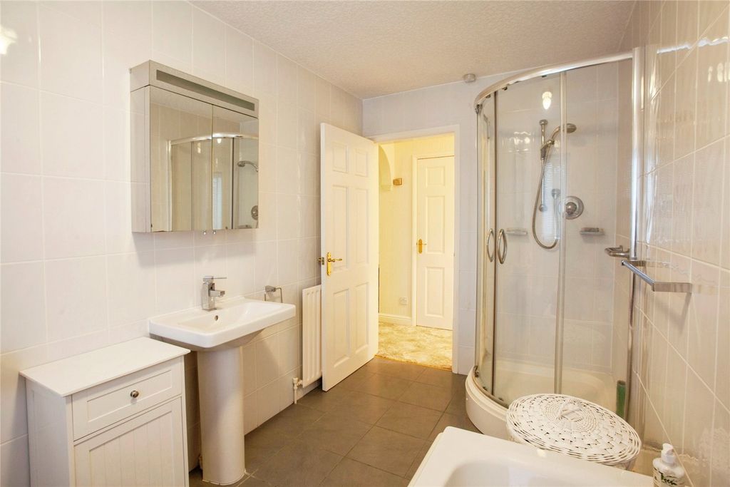 Property photo 3 of 17 Picture No. 10