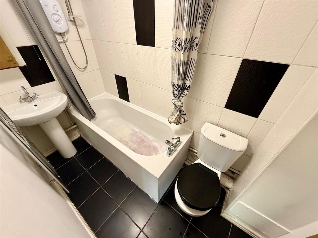 Property photo 3 of 6 Bathroom