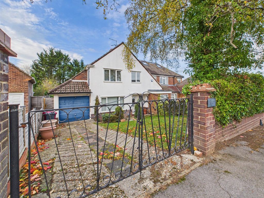 Property photo 1 of 11 Cam05510G0-Pr0101-Still001.Jpg