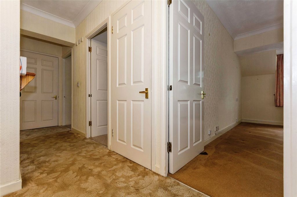 Property photo 2 of 8 Hallway