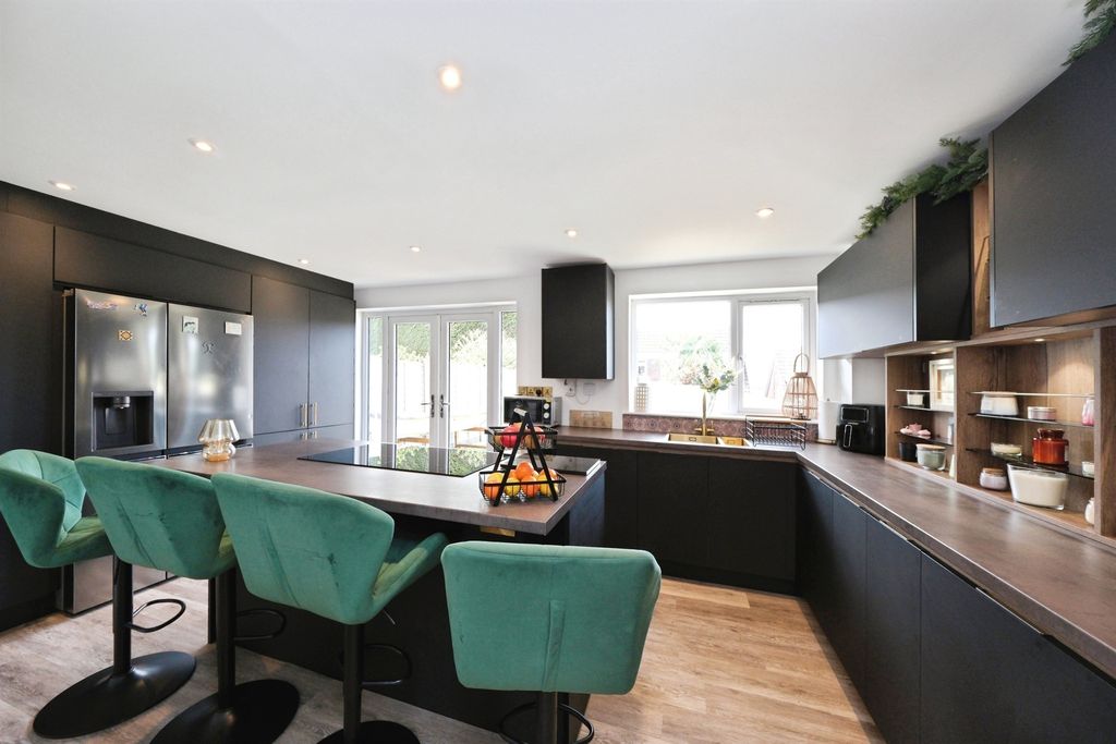 Property photo 3 of 21