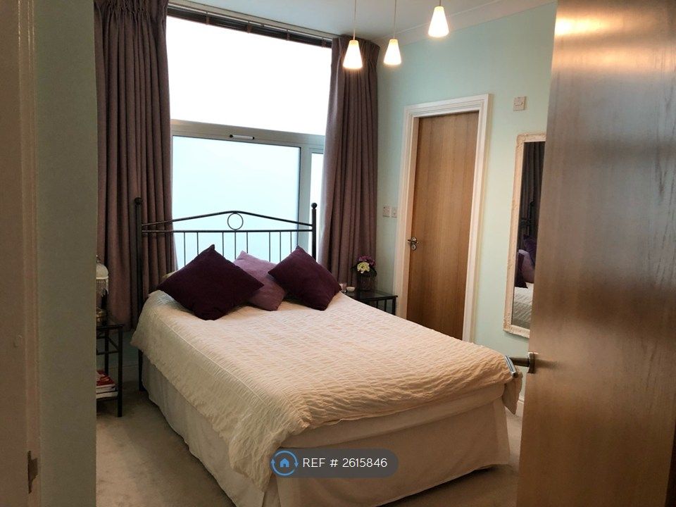 Property photo 3 of 10 Master Bedroom With En-Suite