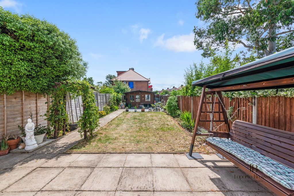 Property photo 3 of 23