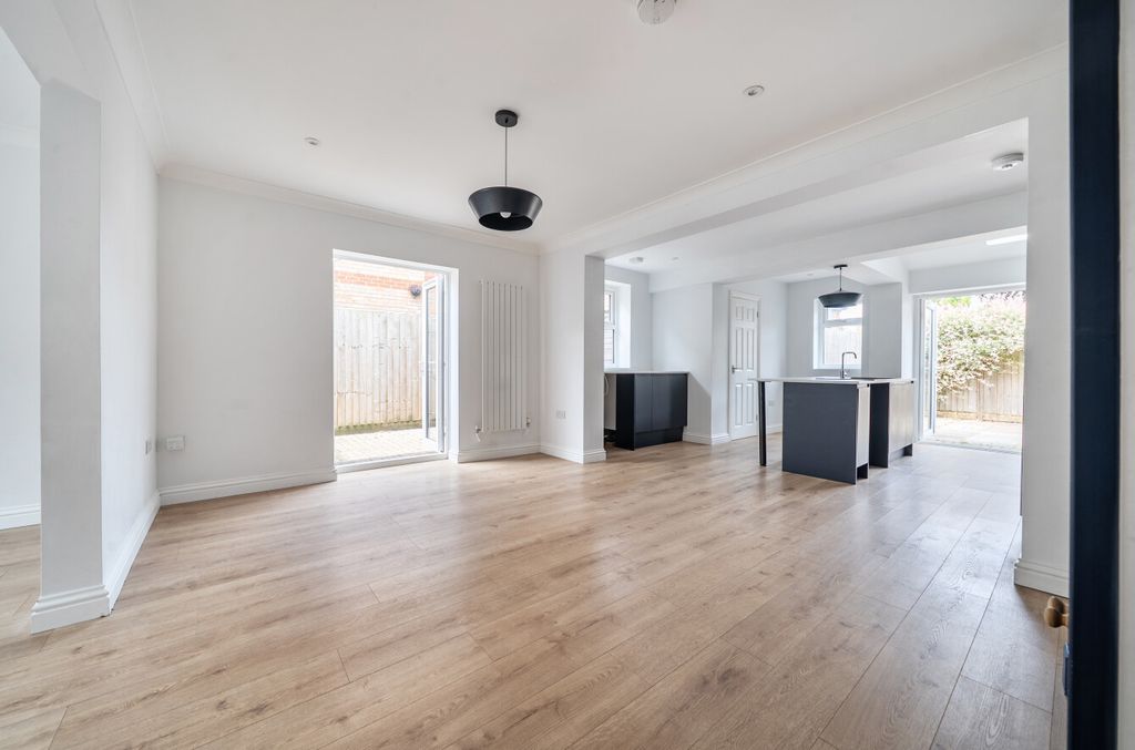 Property photo 2 of 24 1467100-16-6A1990...