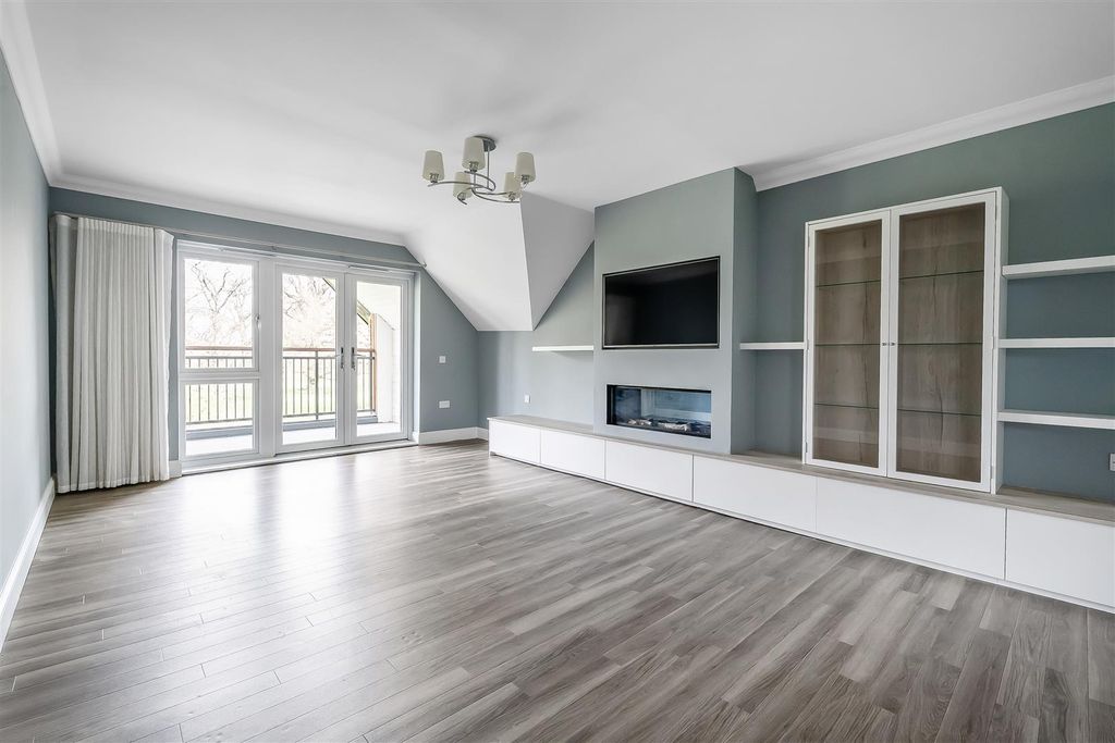 Property photo 3 of 14 Flat-20-Reeves-House-23.Jpg